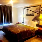 Super 8 By Wyndham Hollywood/La Area