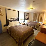 Super 8 By Wyndham Hollywood/La Area