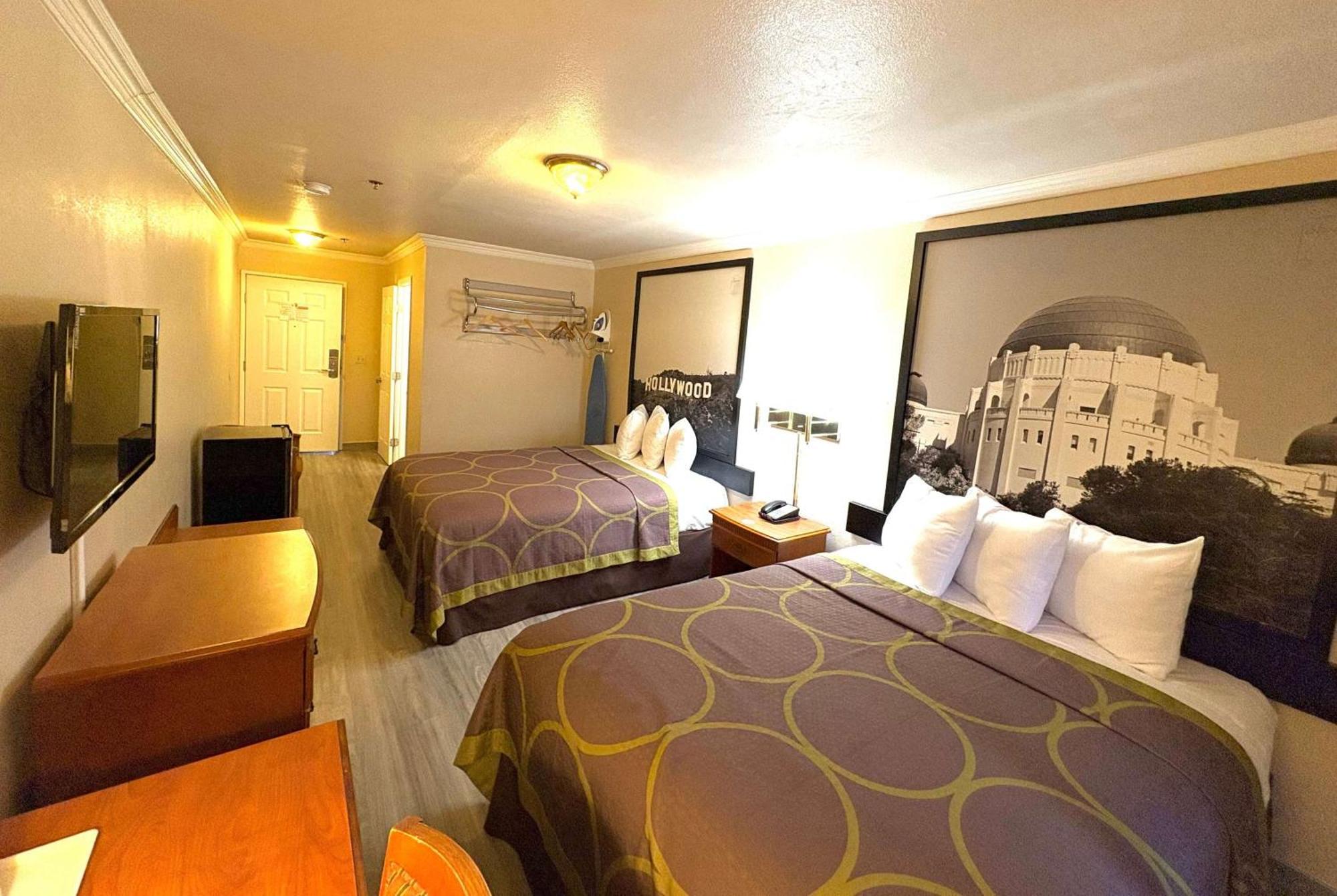 Super 8 By Wyndham Hollywood/la Area Motel 2*
