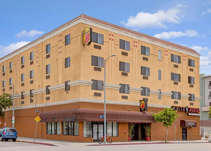 Super 8 By Wyndham Hollywood/La Area